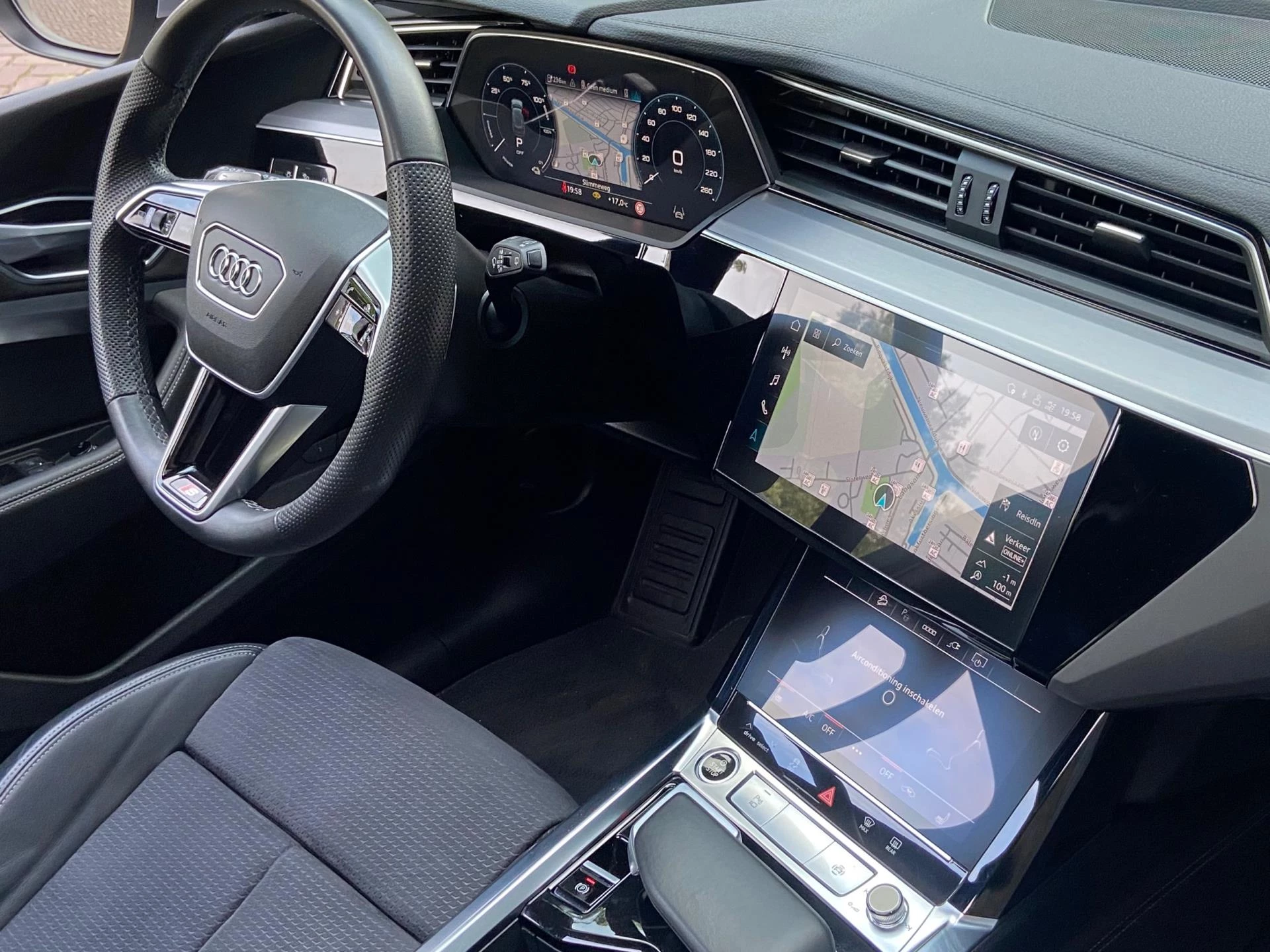 Hoofdafbeelding Audi e-tron
