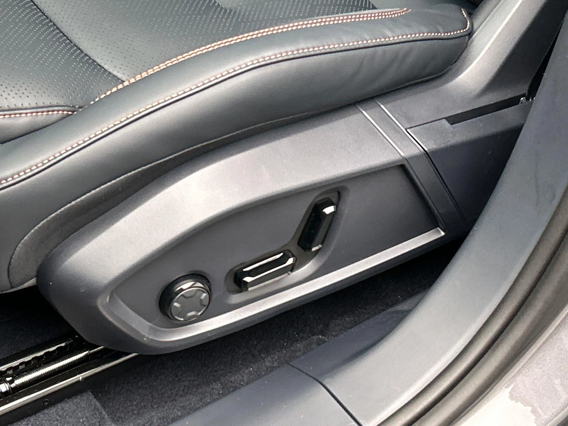 Hoofdafbeelding Lynk & Co 08