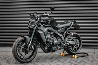 Hoofdafbeelding Yamaha MT 09 Yamaha Tour MT- 09 ABS 119PK 2025 NEW UIT VOORRAAD / COMPLETE DOCUMENTATIE / CUSTOM SC EXHAUST / QUICK SHIFT / DIRECT RIJDEN/ FULL