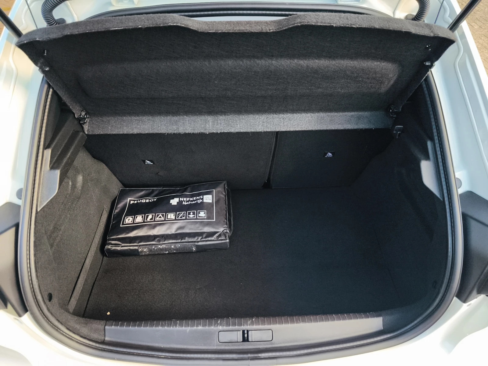 Hoofdafbeelding Peugeot e-208