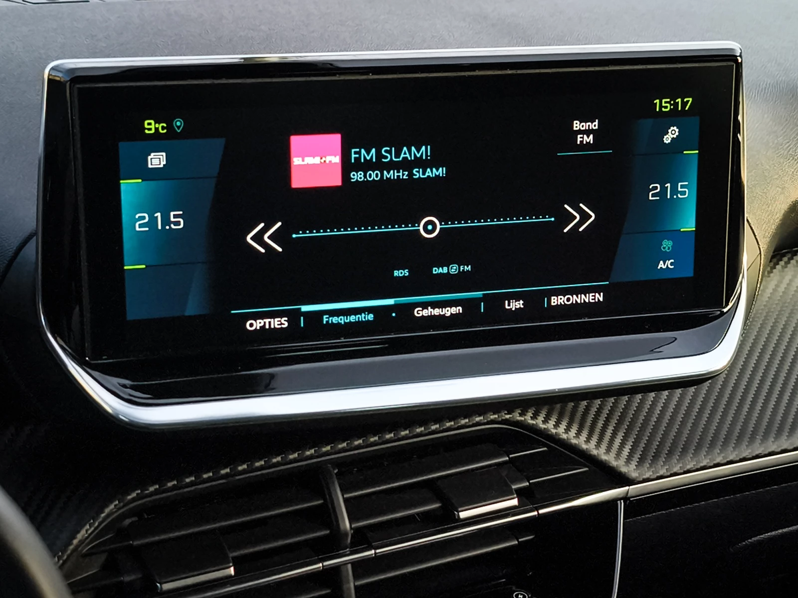 Hoofdafbeelding Peugeot e-2008