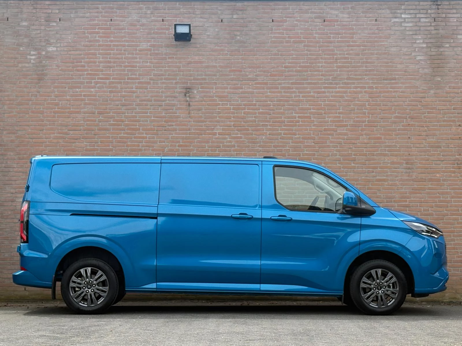Hoofdafbeelding Ford E-Transit Custom