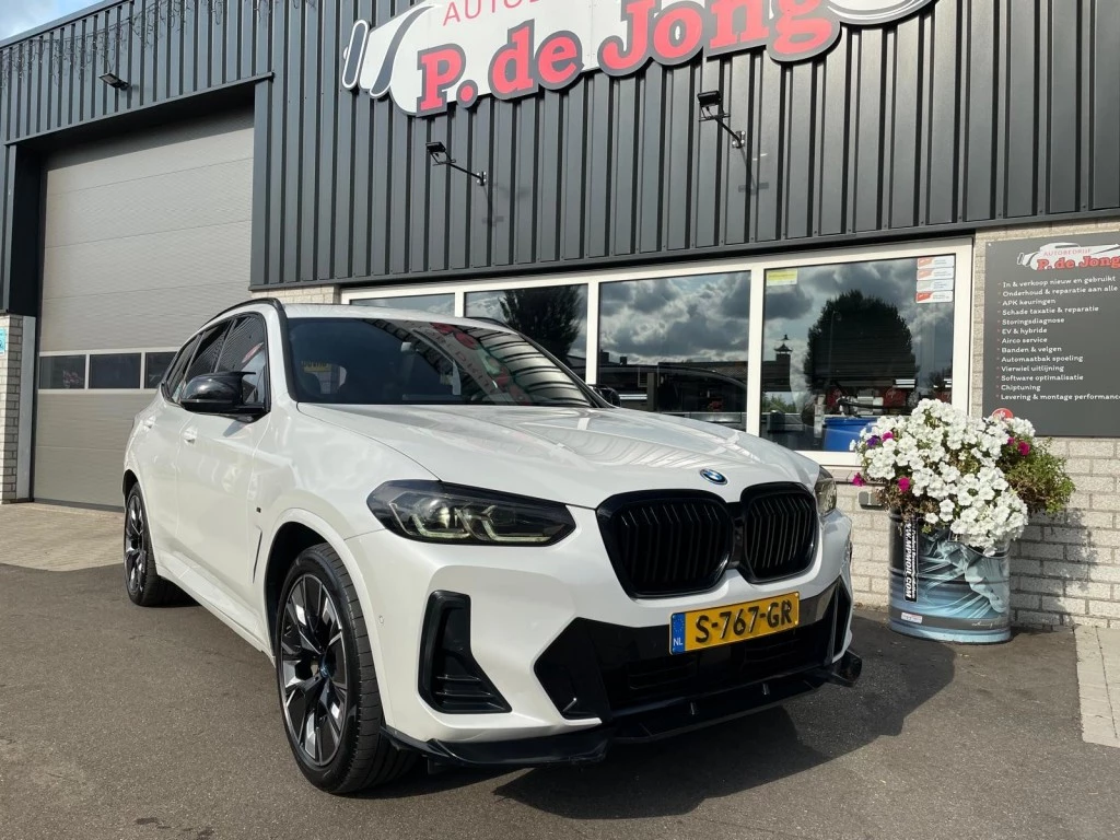 Hoofdafbeelding BMW iX3
