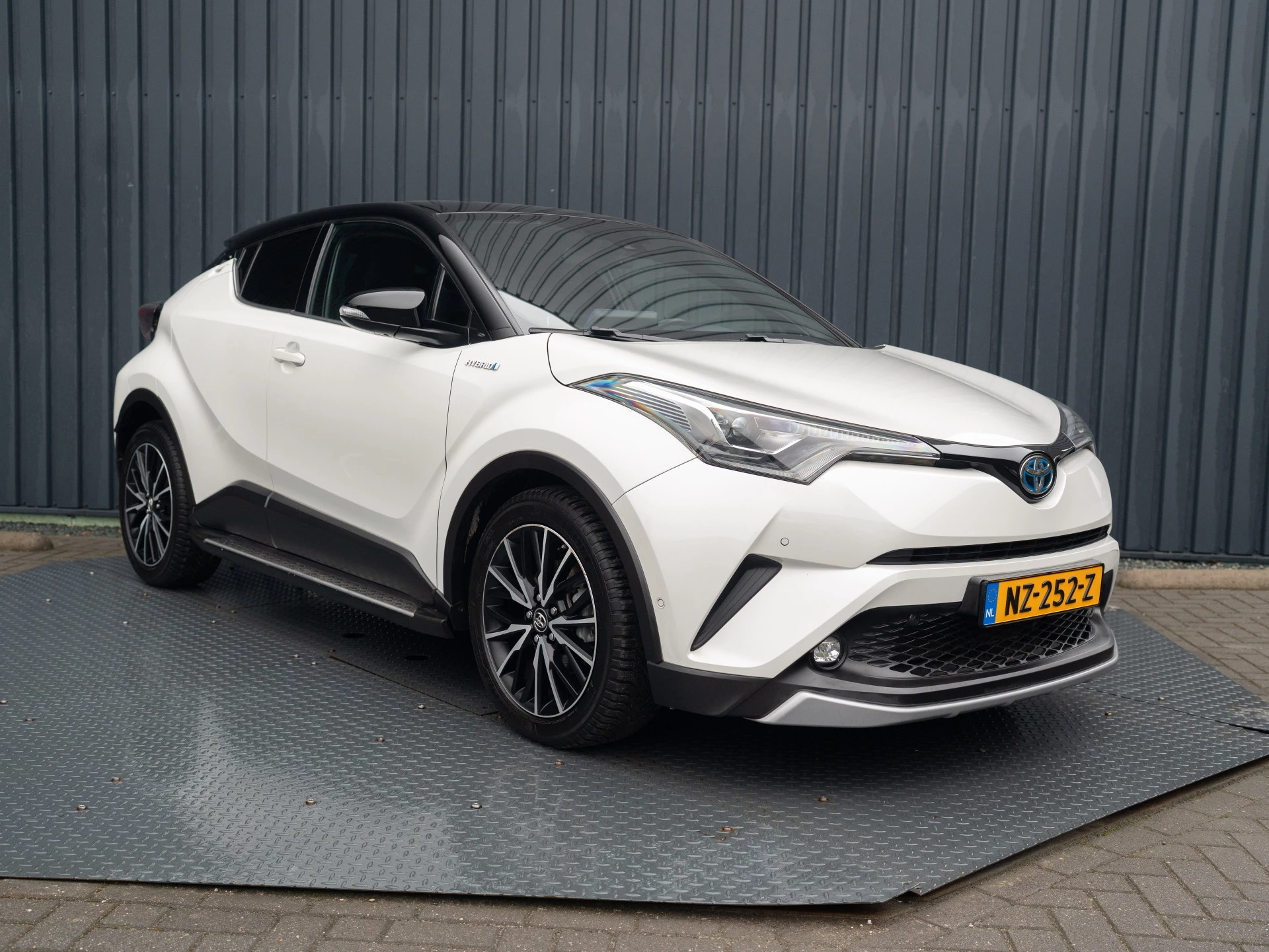 Hoofdafbeelding Toyota C-HR