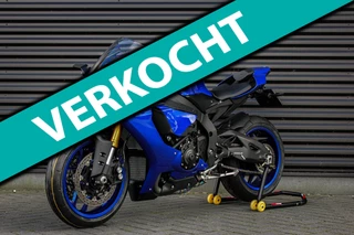 Yamaha Sport R1 200PK 2018 / NIEUWSTAAT / COMPLETE DOCUMENTATIE / DIRECT RIJDEN / AKRAPOVIC / 3DKM