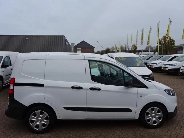 Hoofdafbeelding Ford Transit Courier