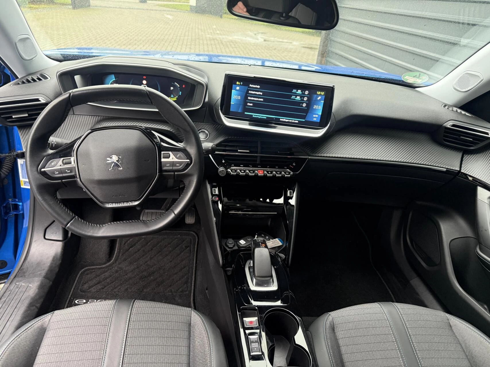 Hoofdafbeelding Peugeot e-2008