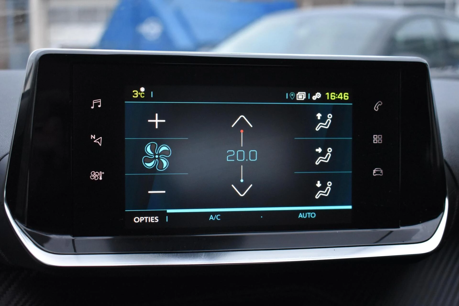 Hoofdafbeelding Peugeot e-2008