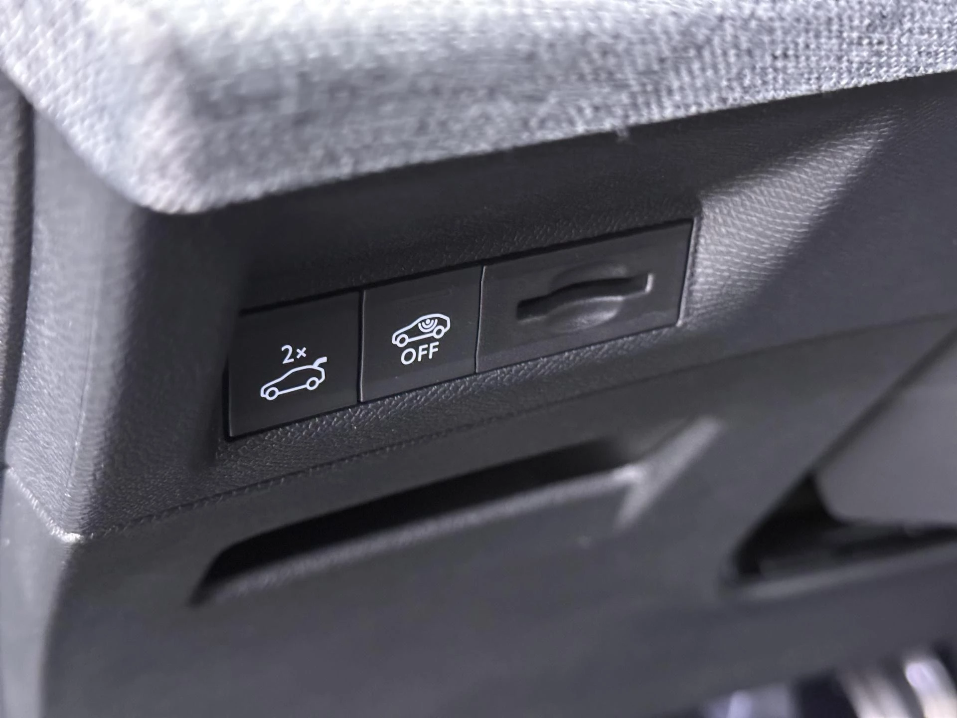 Hoofdafbeelding Peugeot e-3008