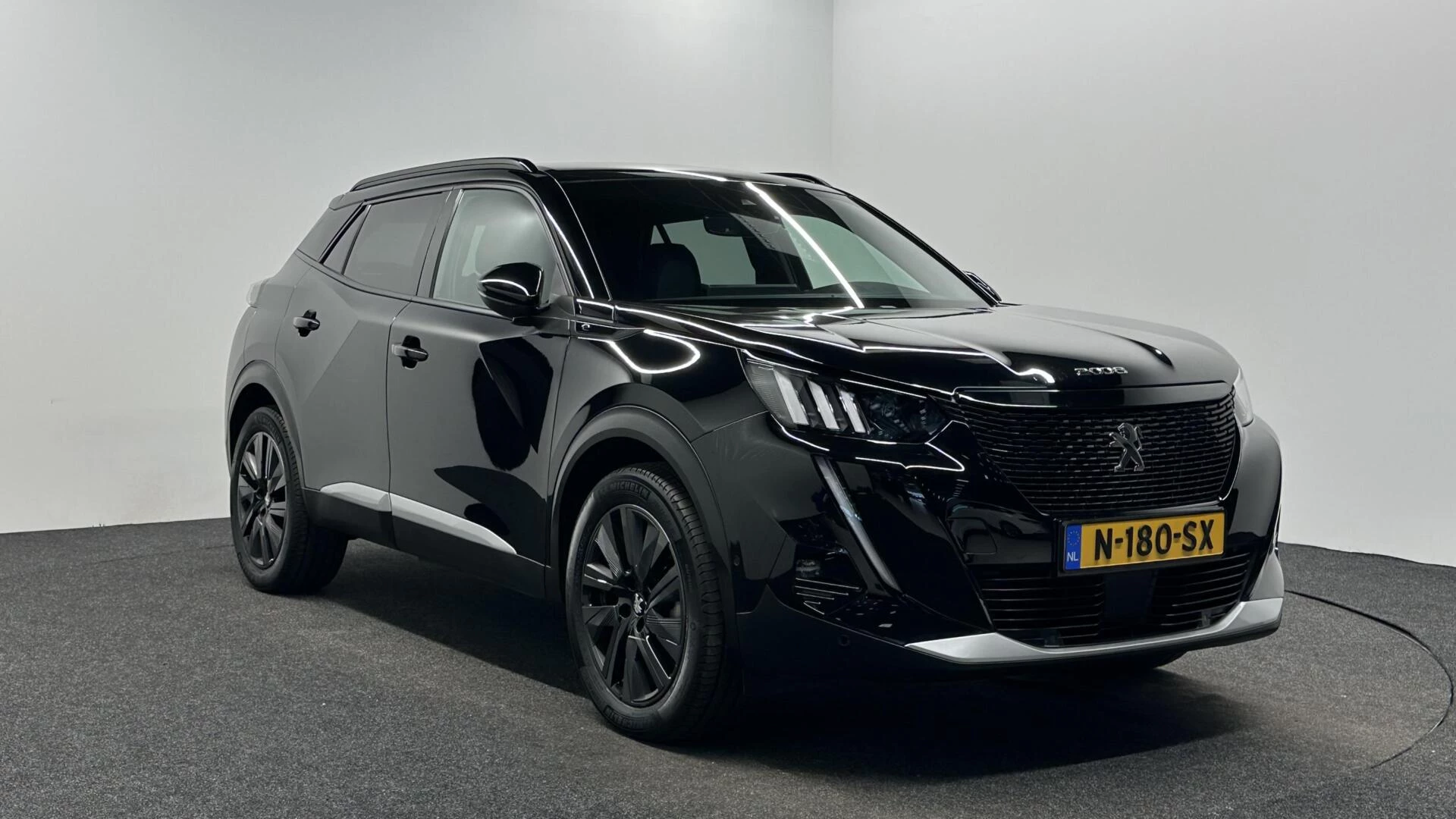 Hoofdafbeelding Peugeot e-2008