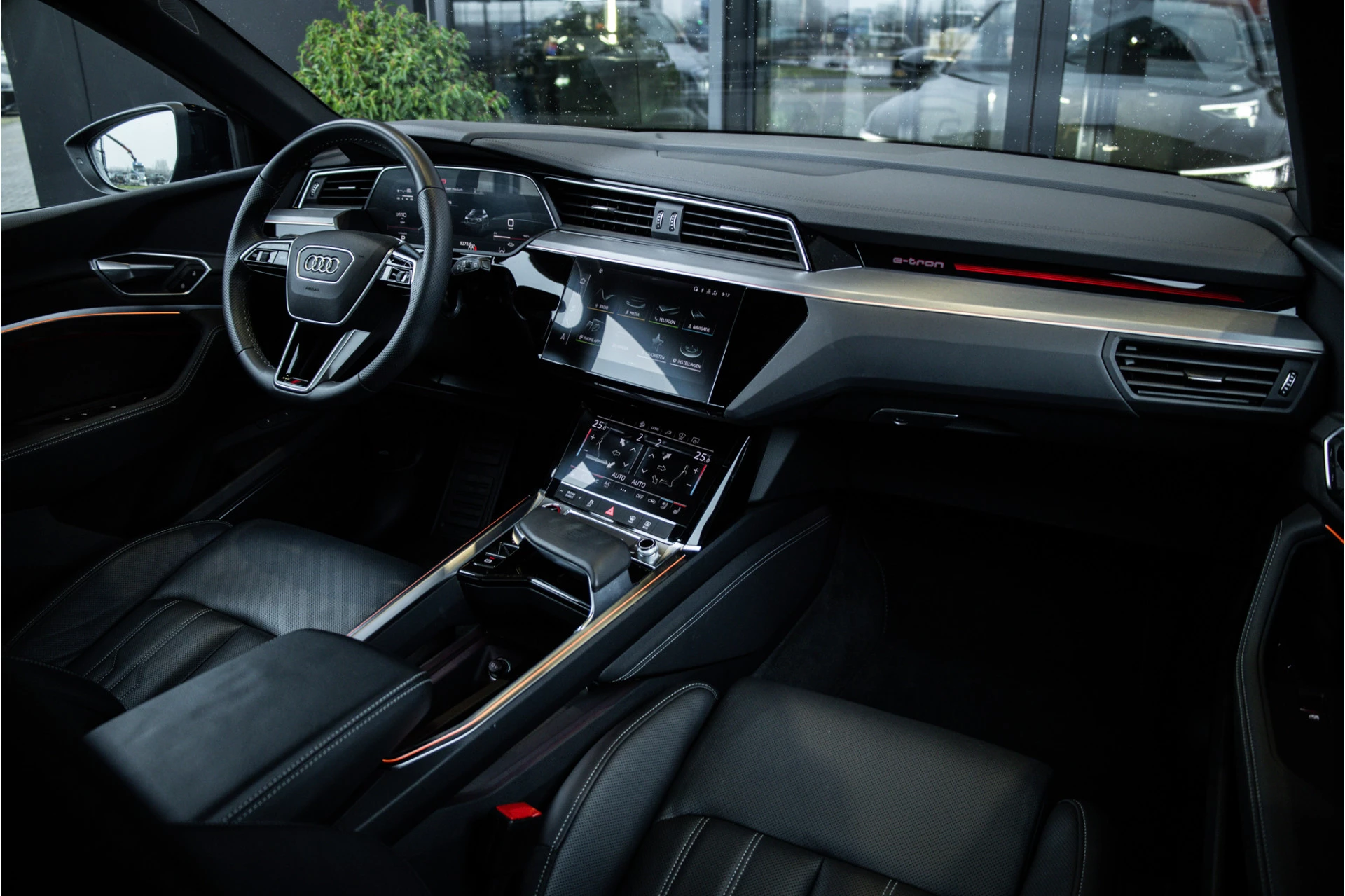 Hoofdafbeelding Audi e-tron