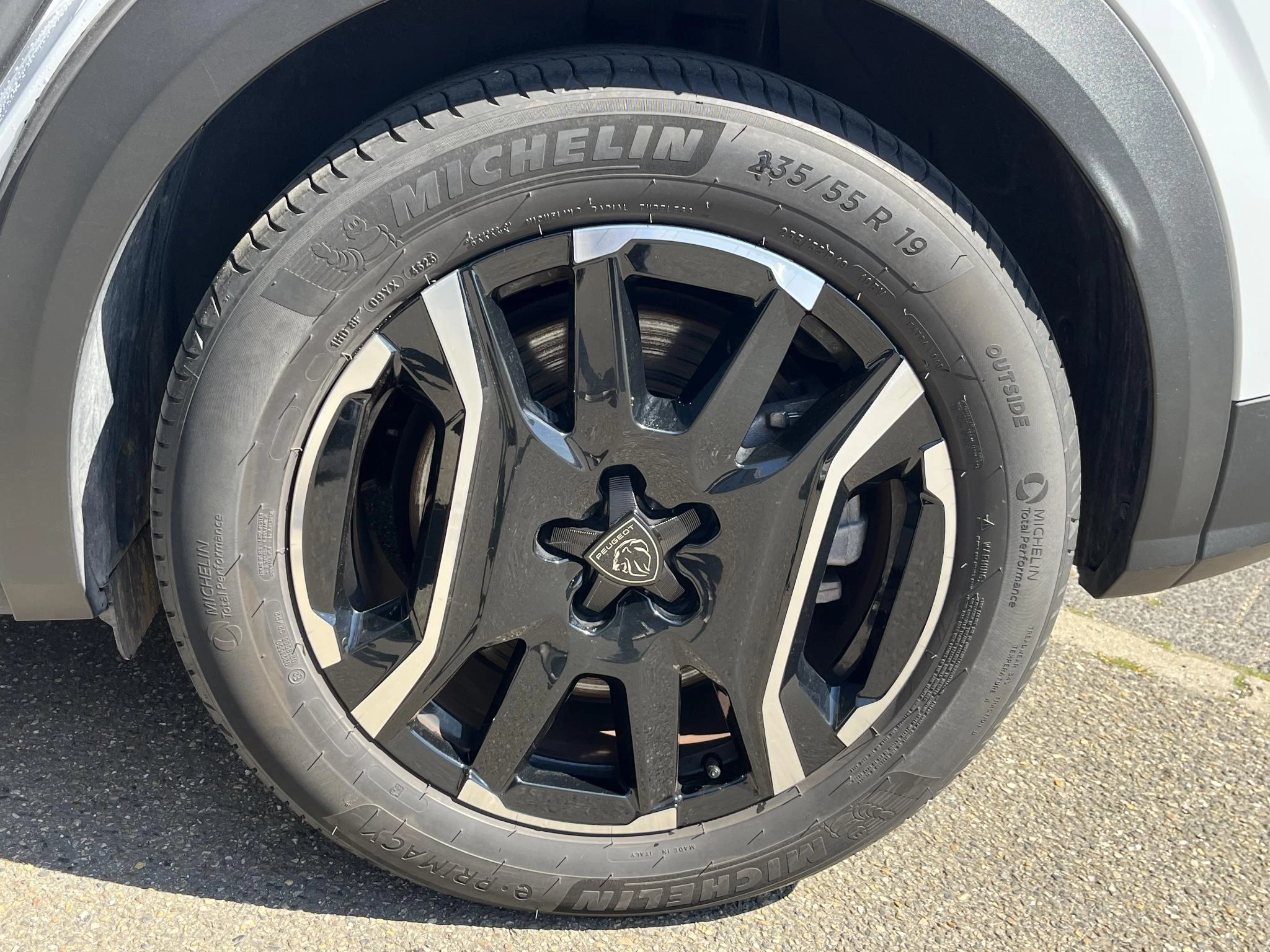 Hoofdafbeelding Peugeot e-3008