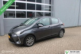 Toyota Yaris 1.5 Hybrid Design | Trekhaak | Sportvelgen | Navigatie | NL Auto Boekjes.