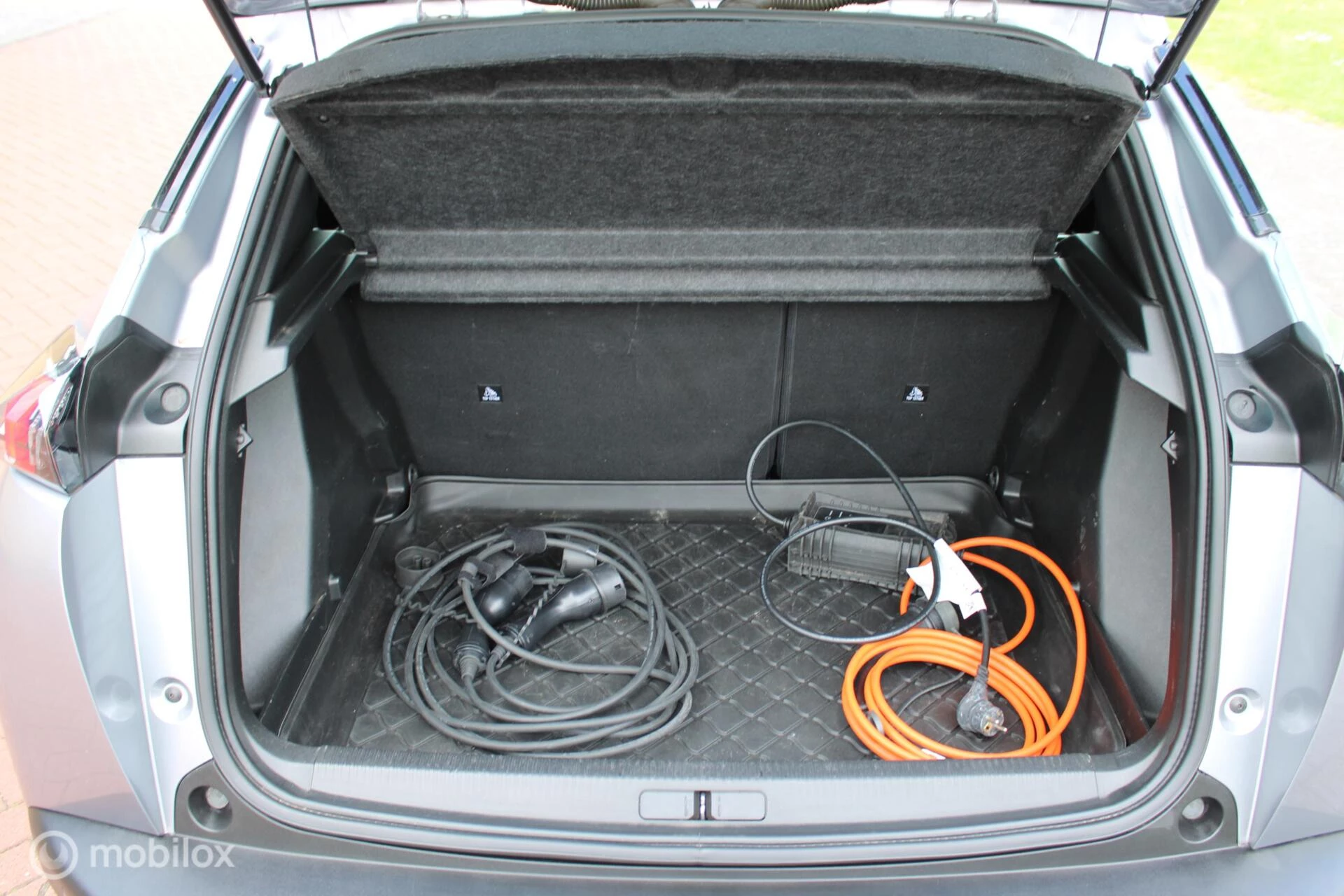 Hoofdafbeelding Peugeot e-2008