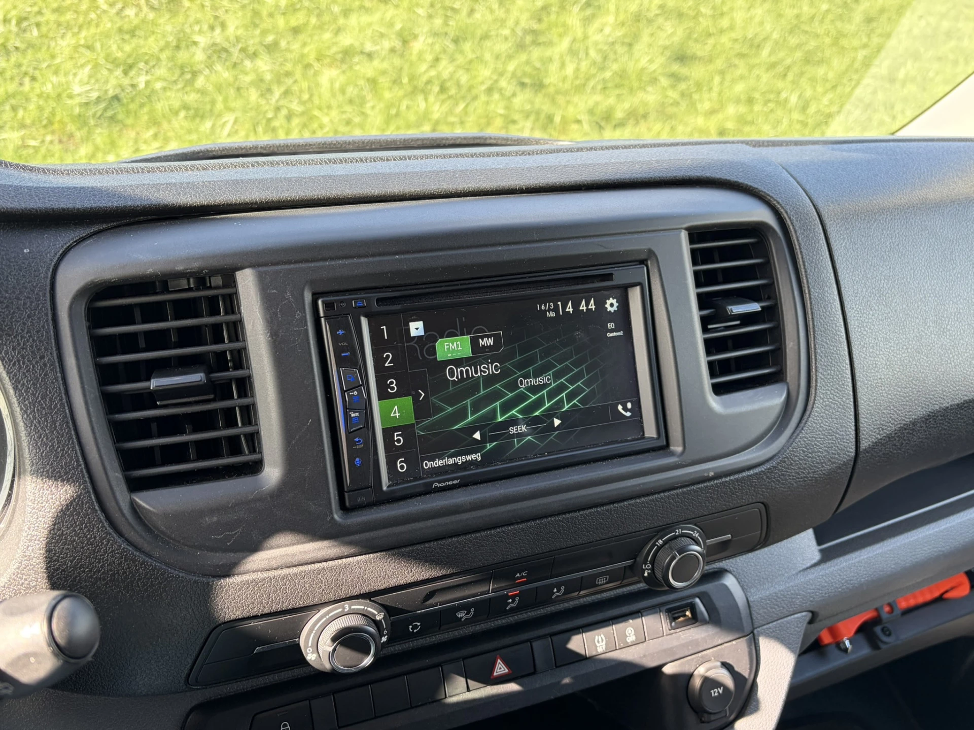 Hoofdafbeelding Peugeot Traveller