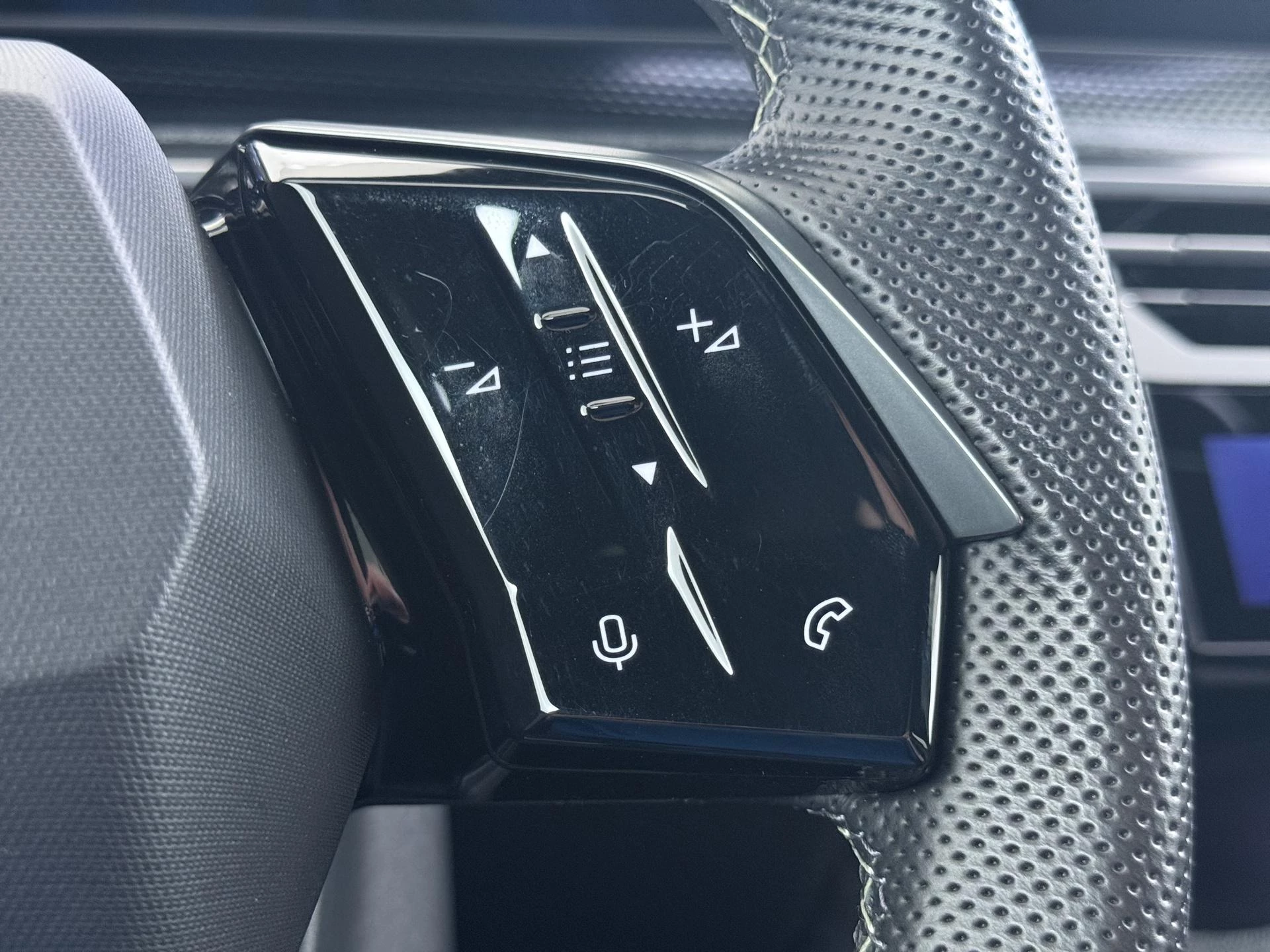 Hoofdafbeelding Peugeot e-5008