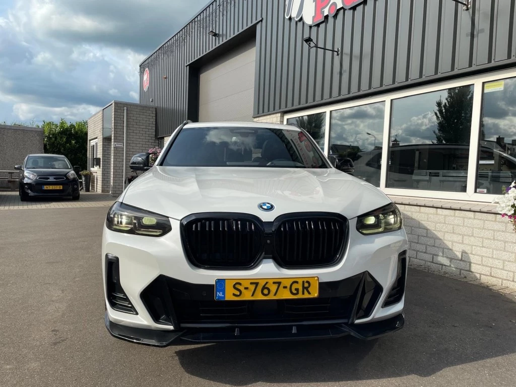 Hoofdafbeelding BMW iX3