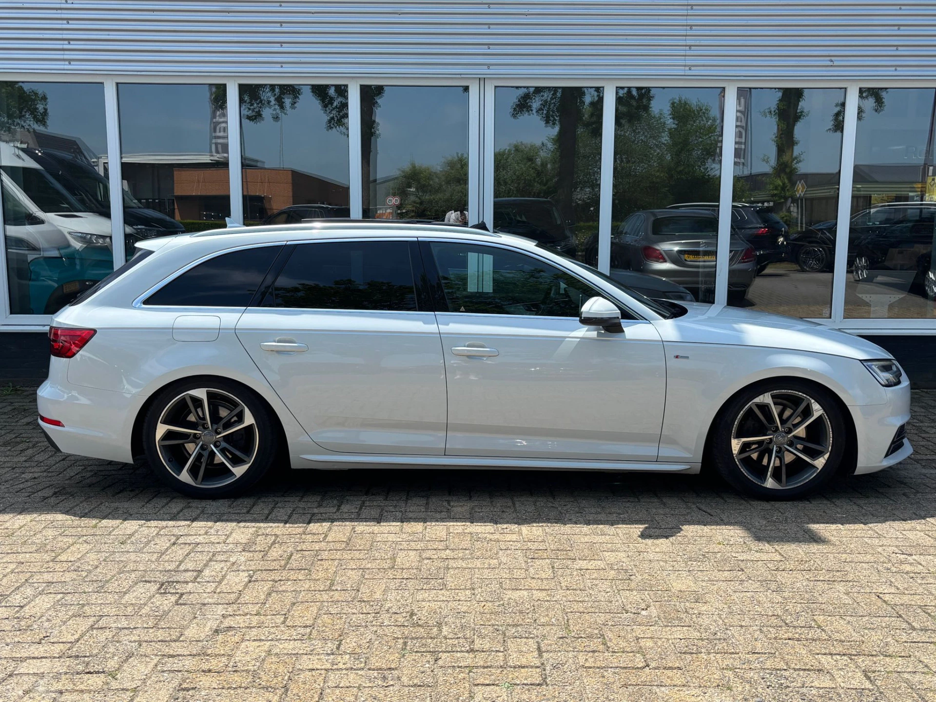 Hoofdafbeelding Audi A4