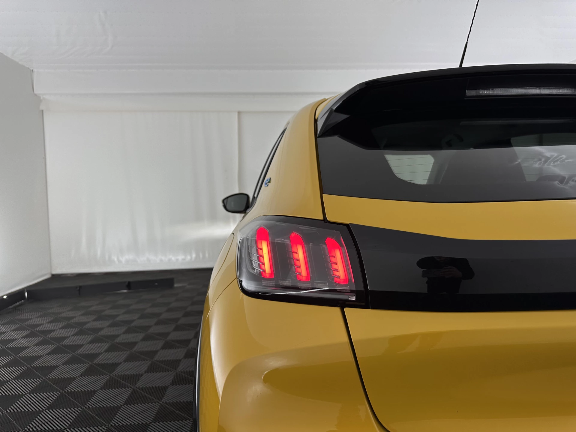 Hoofdafbeelding Peugeot e-208