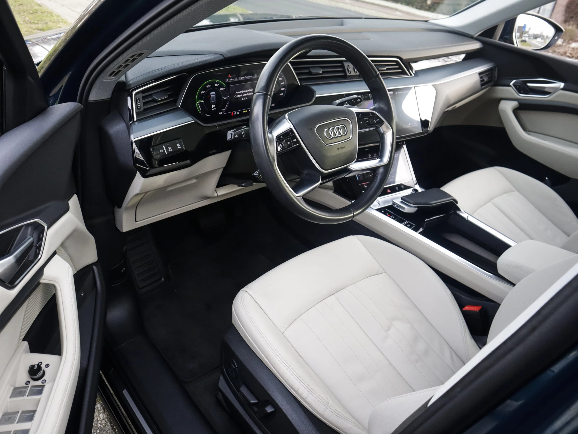 Hoofdafbeelding Audi e-tron