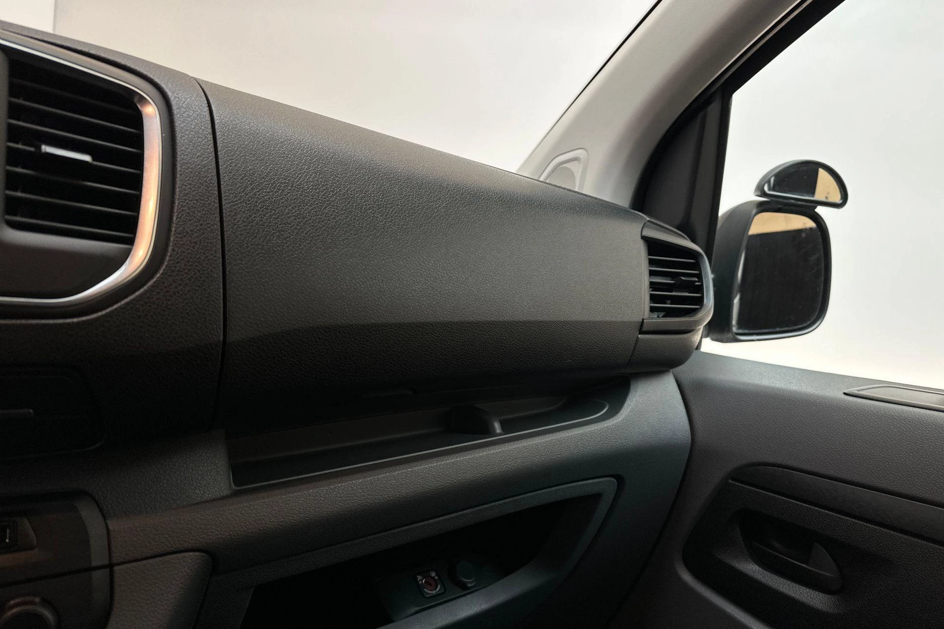 Hoofdafbeelding Peugeot Traveller