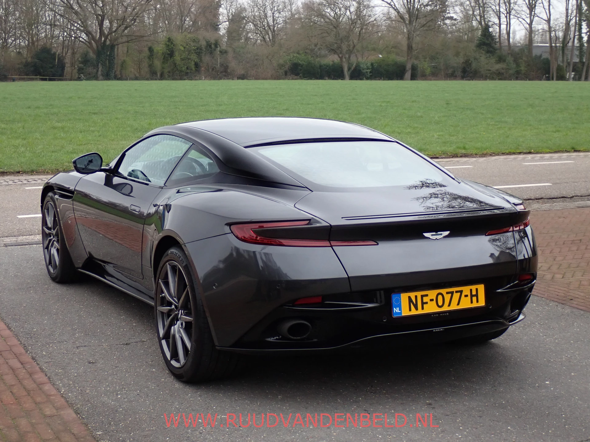 Hoofdafbeelding Aston Martin DB11