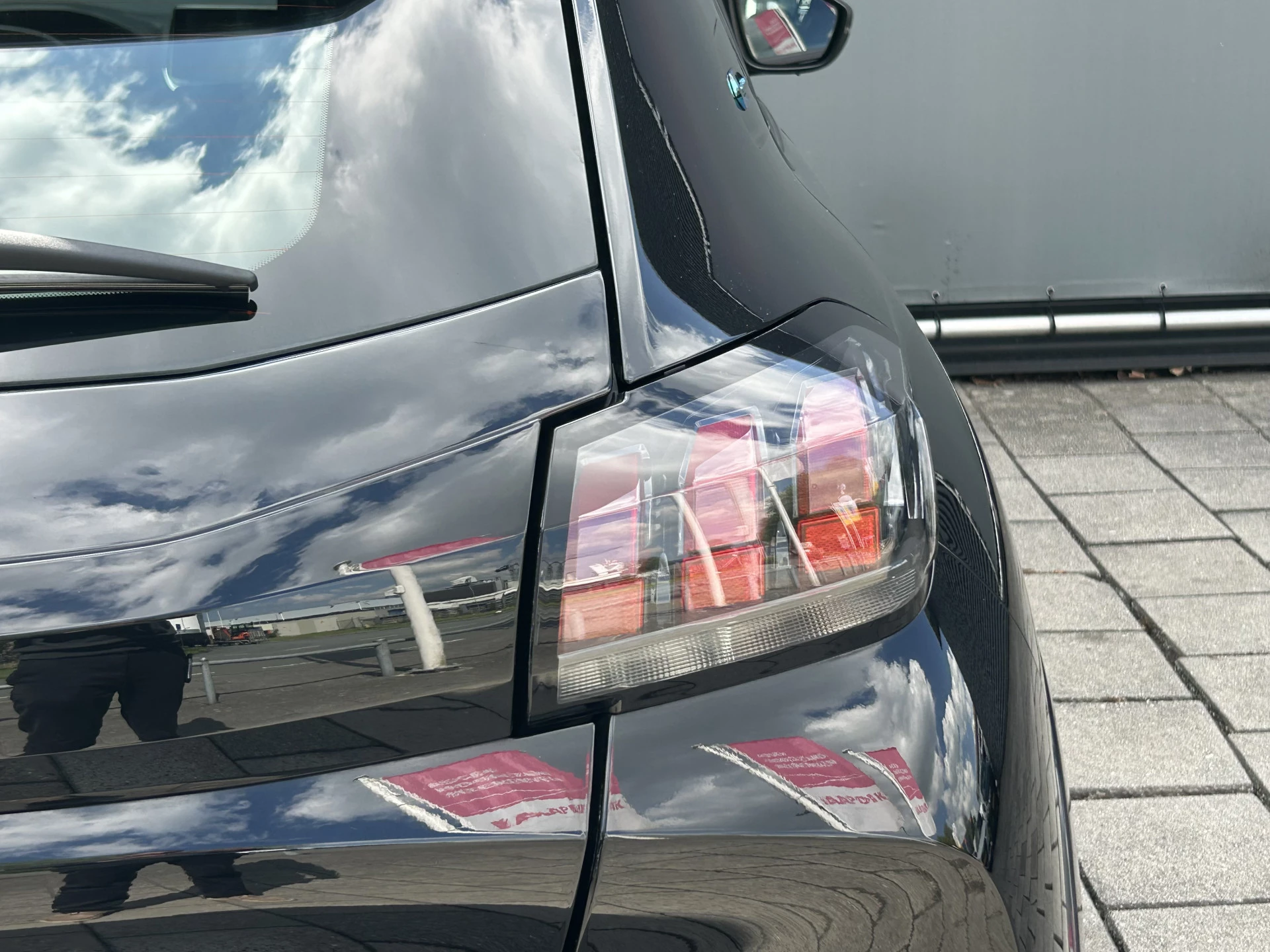 Hoofdafbeelding Peugeot e-208