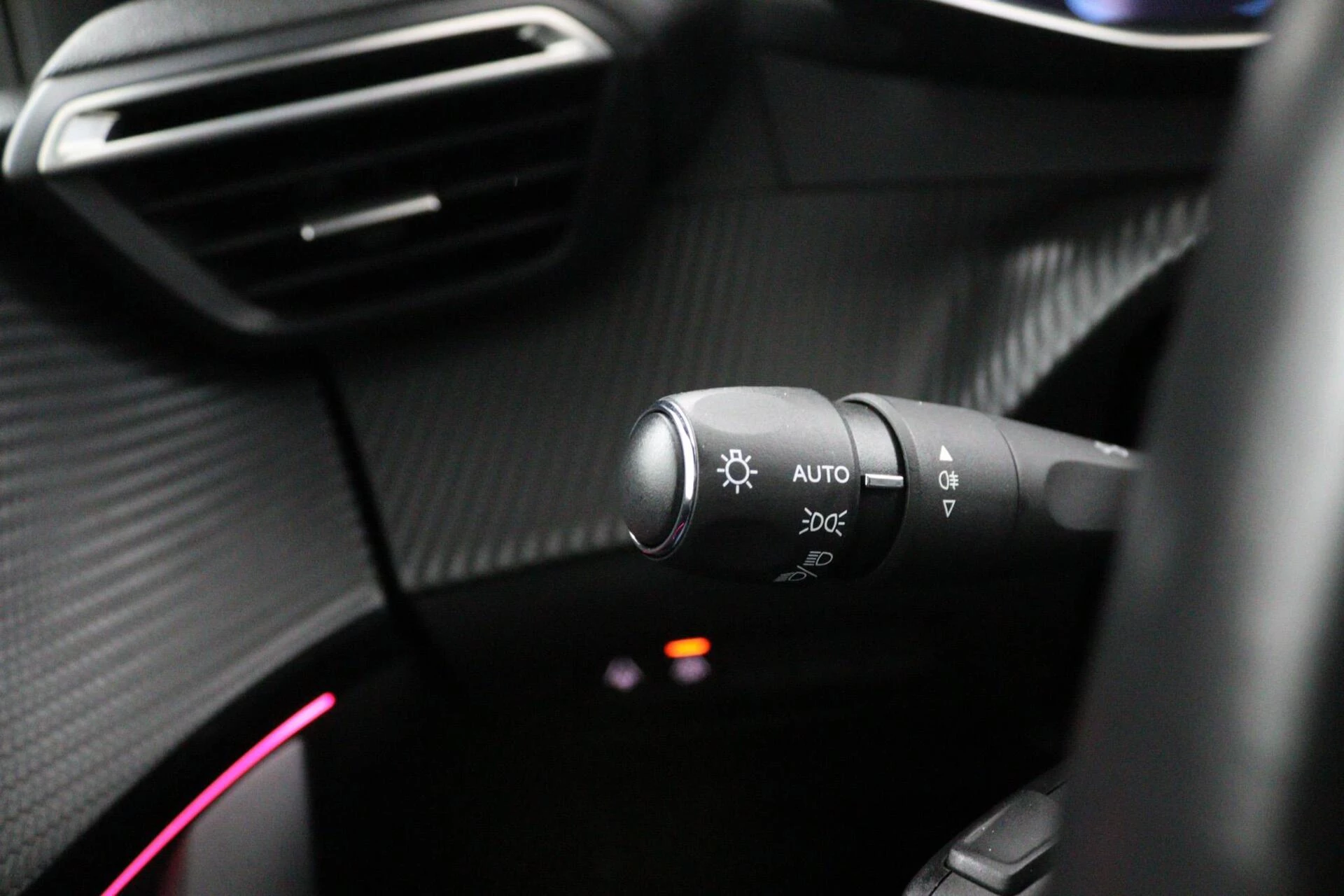 Hoofdafbeelding Peugeot e-208