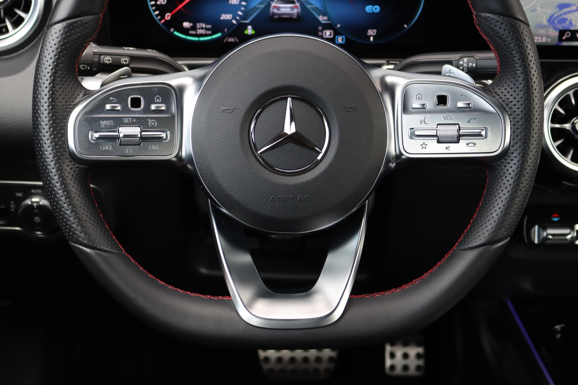 Hoofdafbeelding Mercedes-Benz EQB
