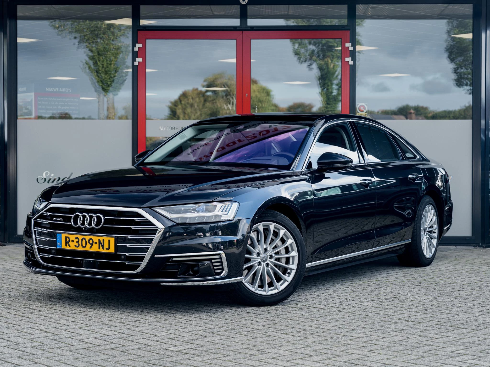Hoofdafbeelding Audi A8