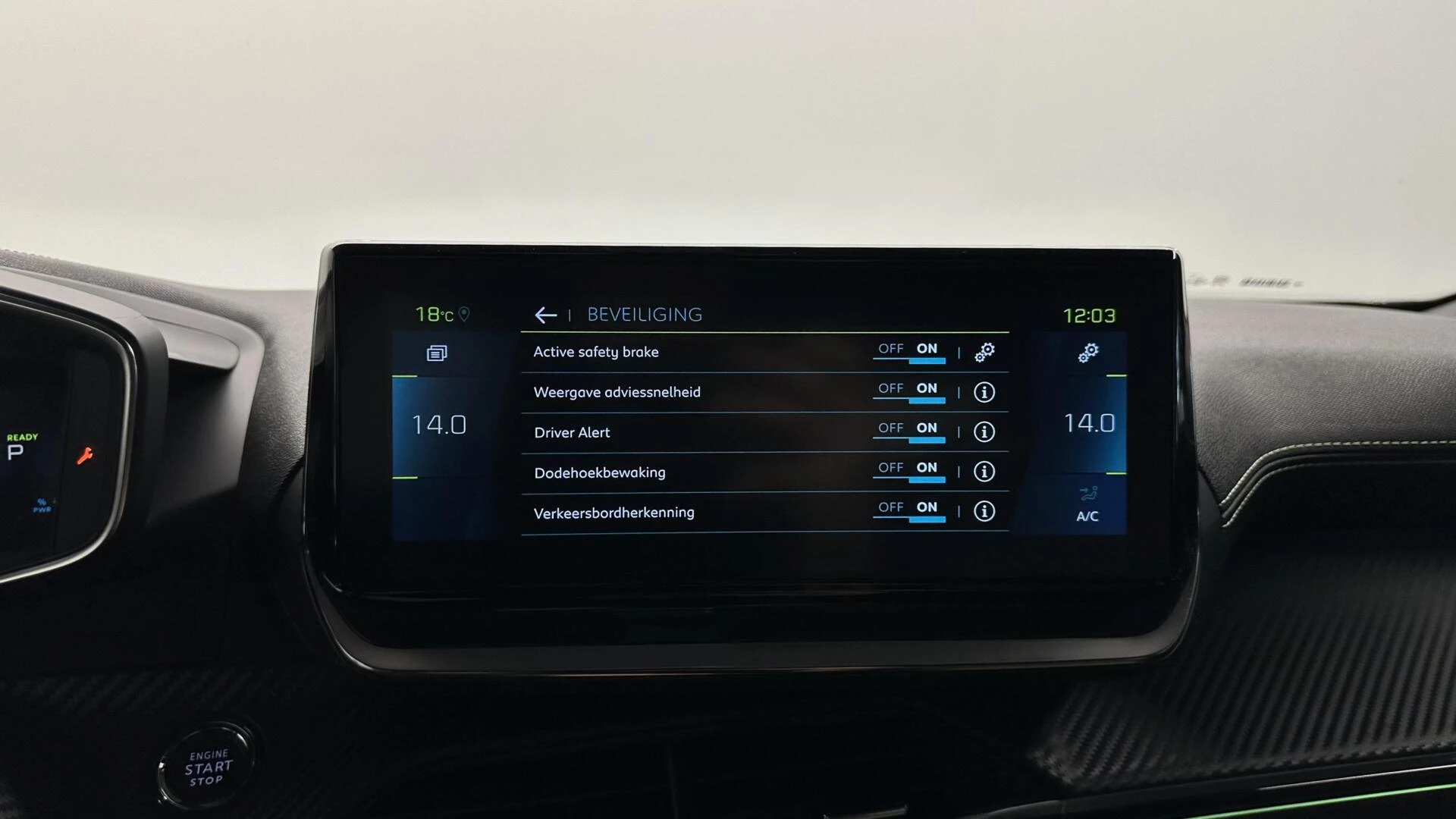 Hoofdafbeelding Peugeot e-2008