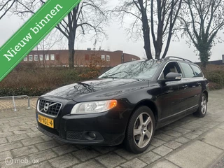 Volvo V70 2.0T Momentum AUT/LEDER/NAVI/PDC/ECC/LEES TEKST!