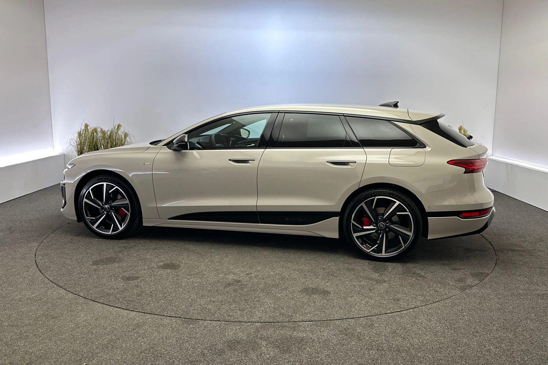 Hoofdafbeelding Audi A6 Avant e-tron