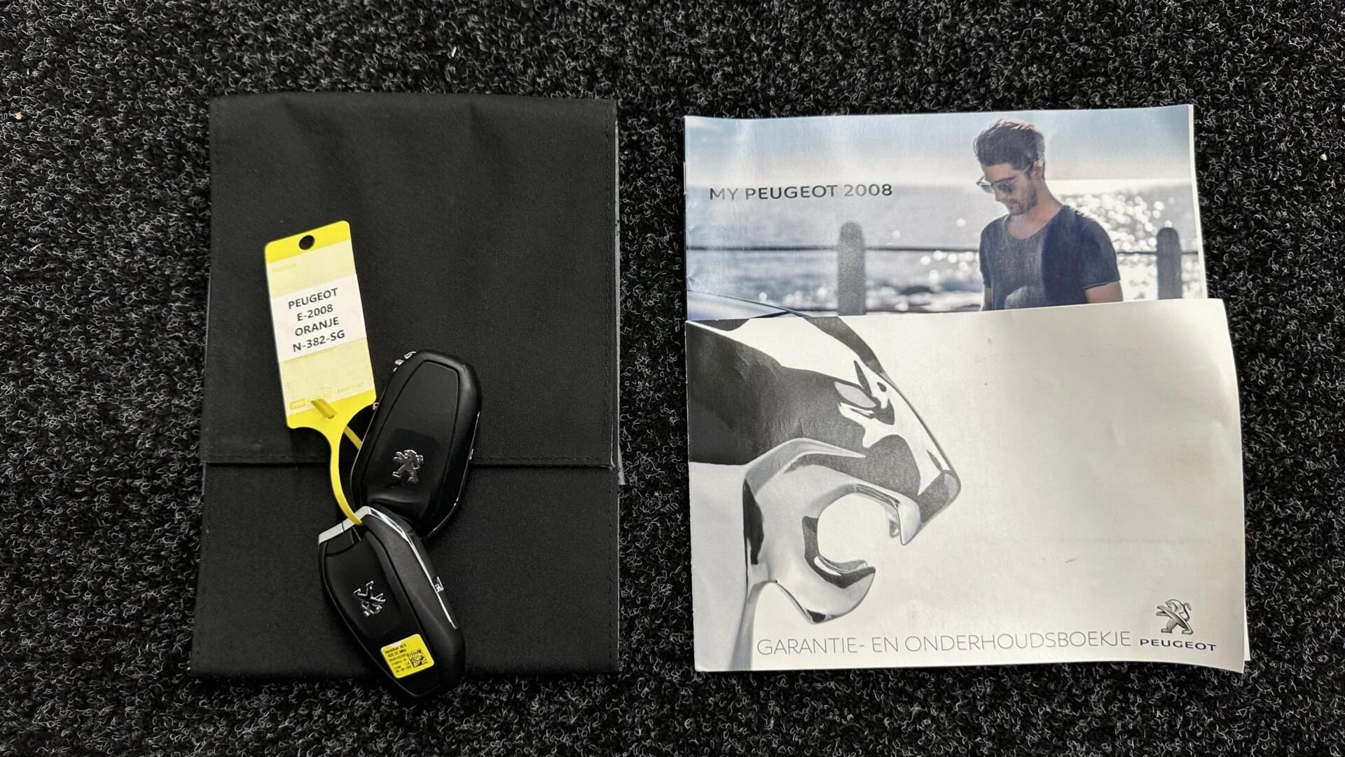 Hoofdafbeelding Peugeot e-2008