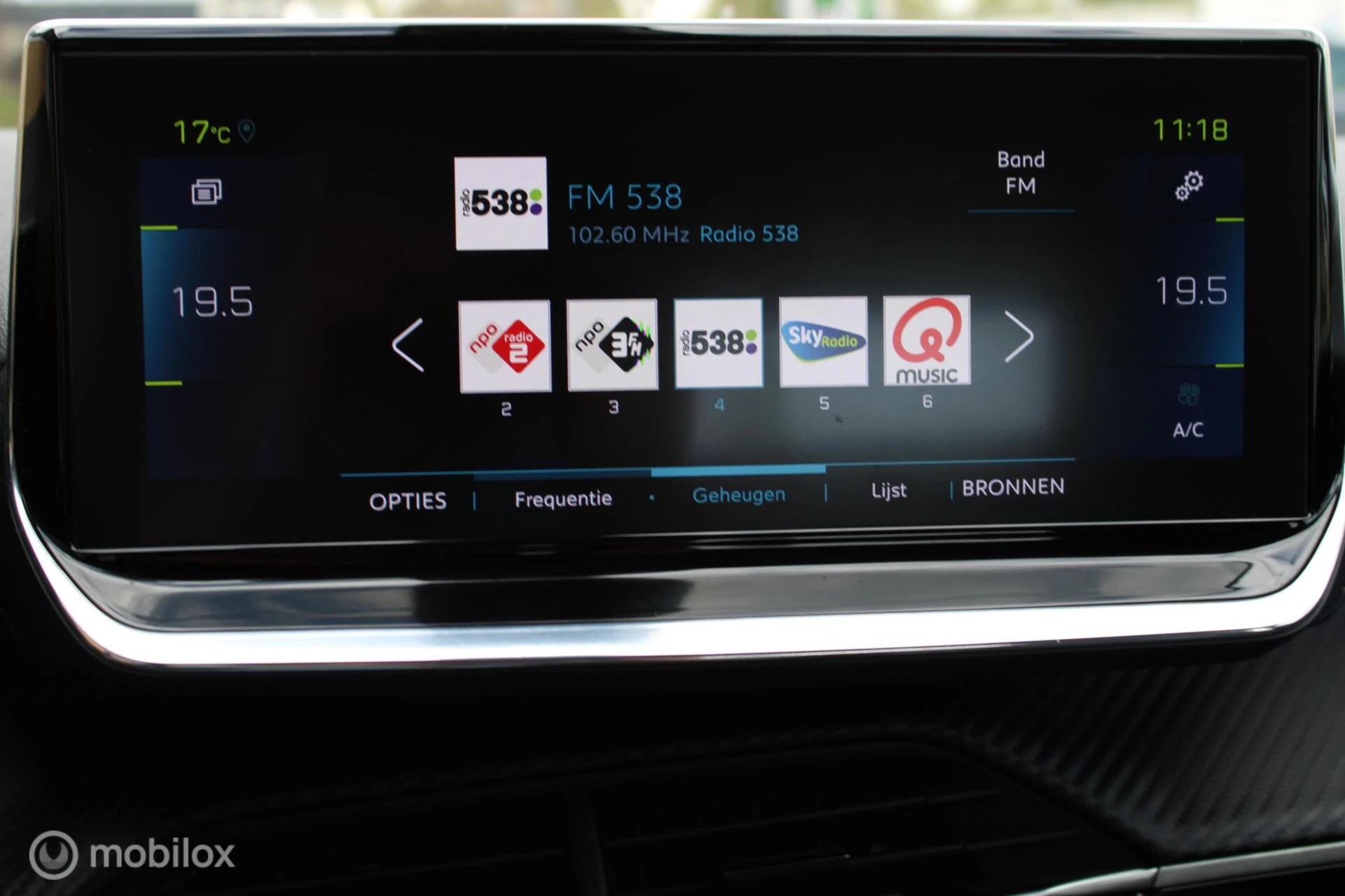 Hoofdafbeelding Peugeot e-2008