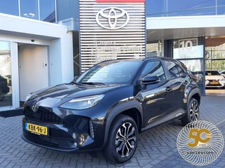 Toyota Yaris Cross 1.5 Hybrid 115 First Edition APPLE/ANDROID STOEL/STUURVERWARMING NAVI AD-CRUISE PRIVACY-GLASS 17"LM-VELGEN