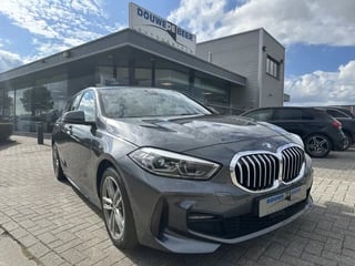 BMW 1 Serie 118i M-Sport Pano-Dak | Trekhaak | Stoelverwarming |