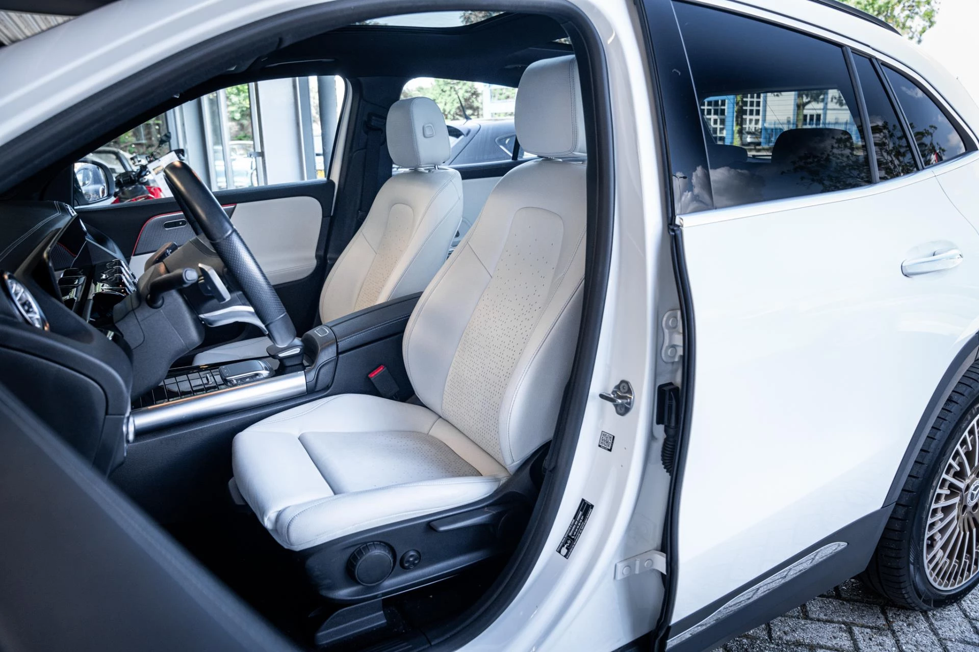 Hoofdafbeelding Mercedes-Benz EQA