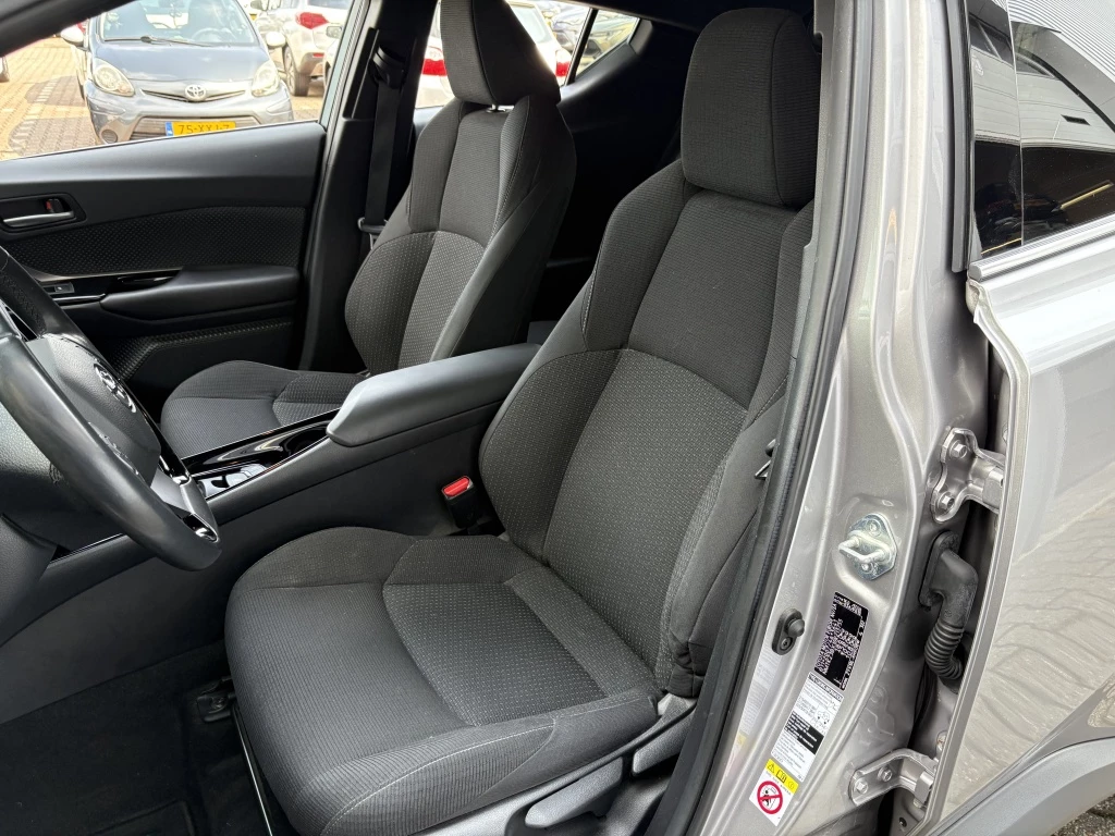 Hoofdafbeelding Toyota C-HR