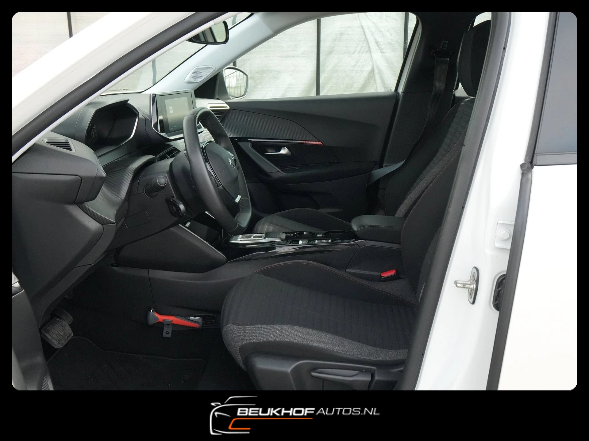 Hoofdafbeelding Peugeot e-2008