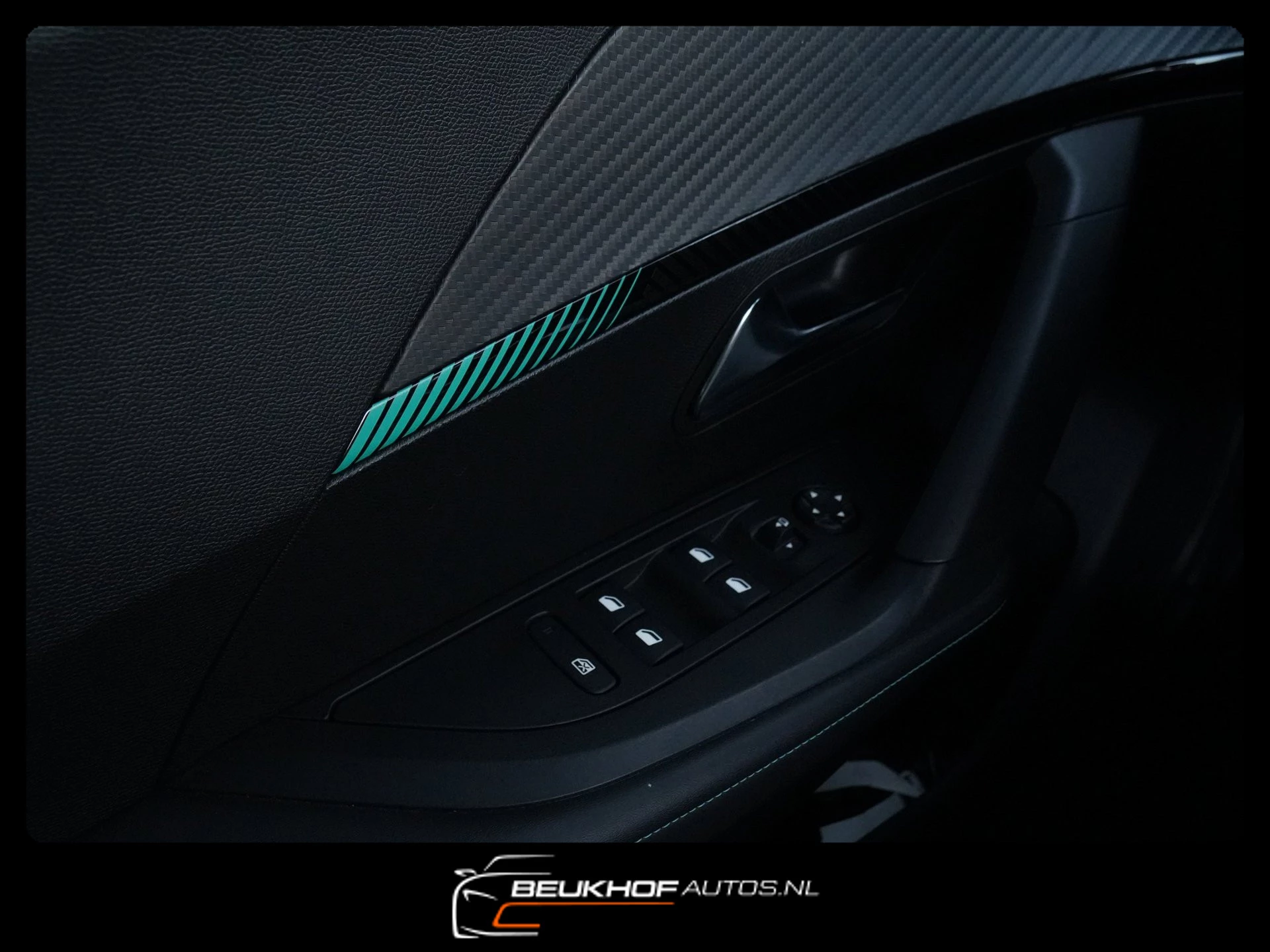 Hoofdafbeelding Peugeot e-2008