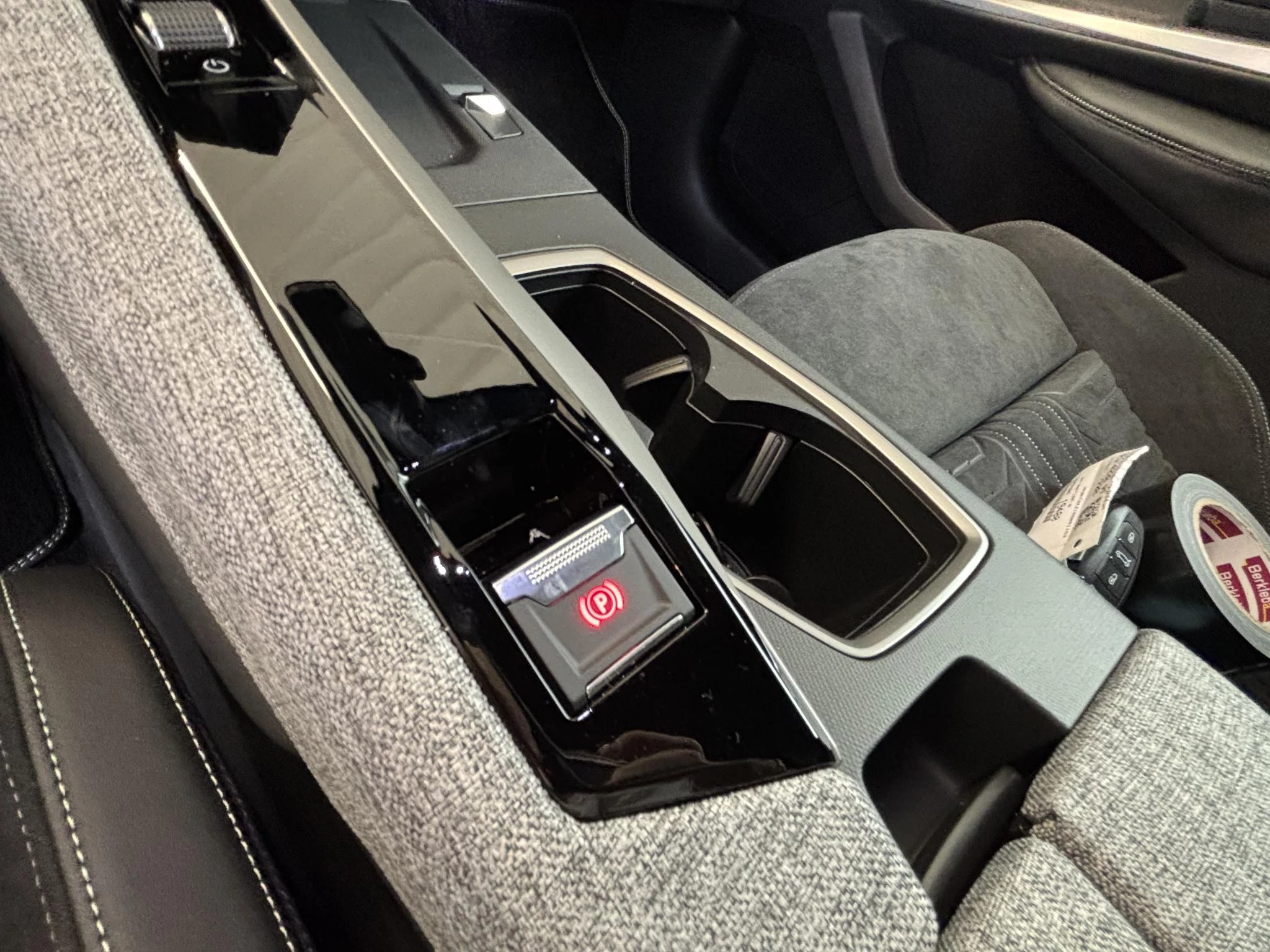 Hoofdafbeelding Peugeot e-5008