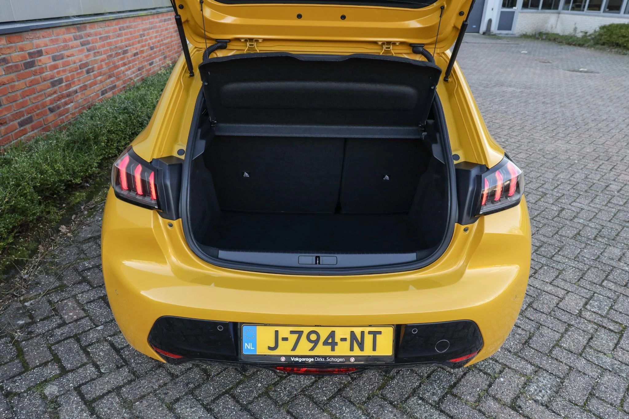 Hoofdafbeelding Peugeot e-208