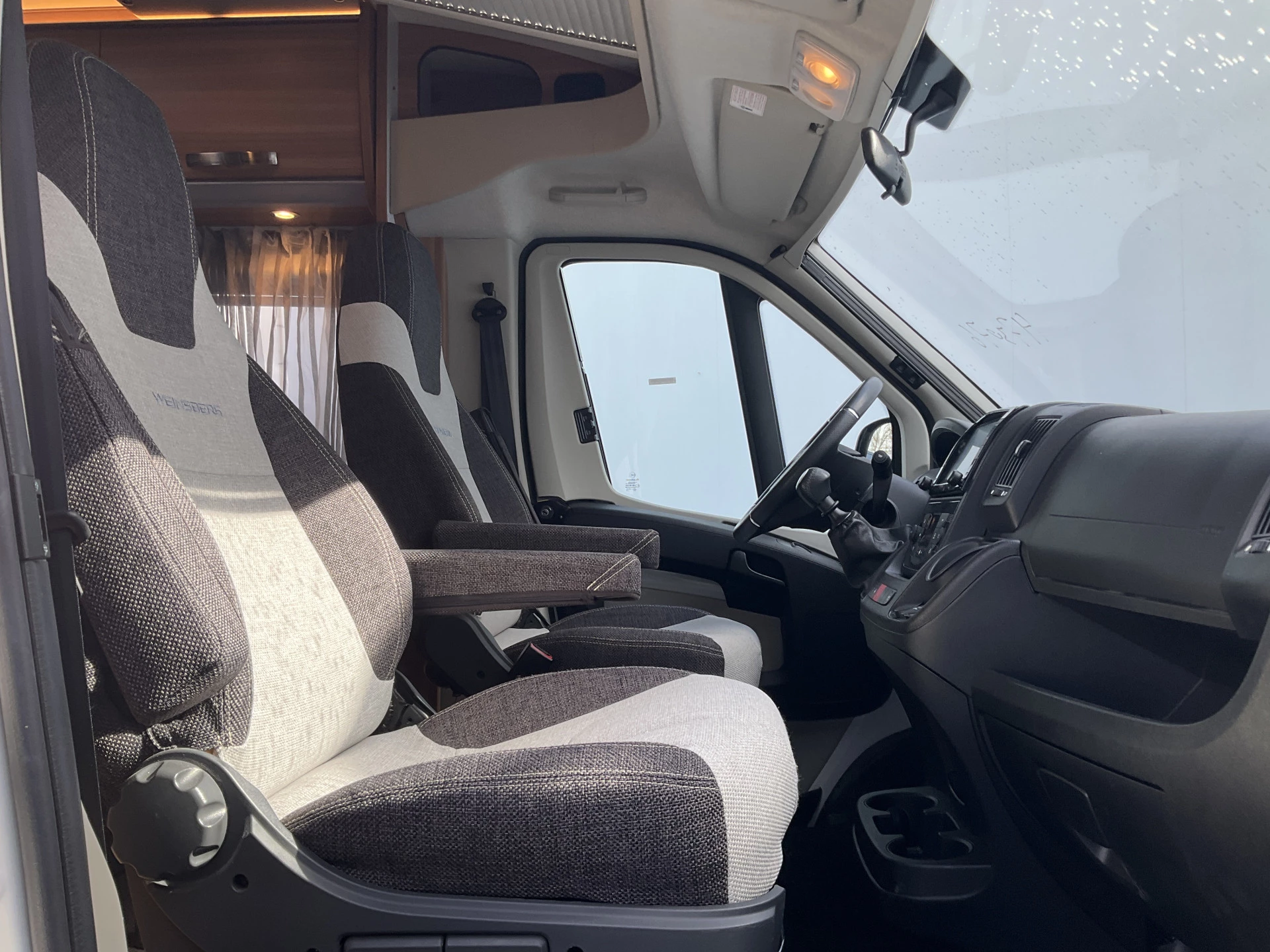 Hoofdafbeelding Weinsberg R57