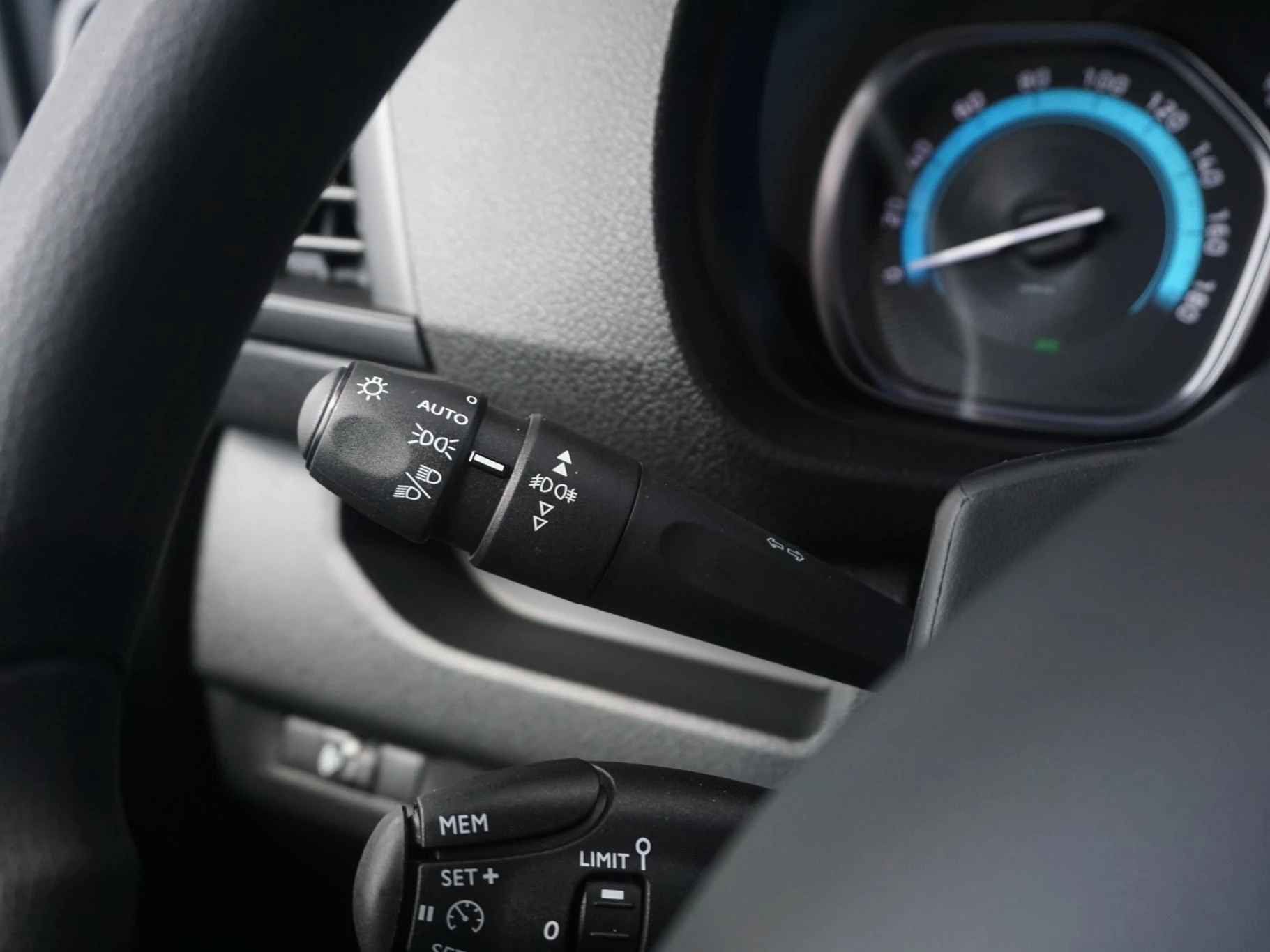 Hoofdafbeelding Peugeot e-Expert