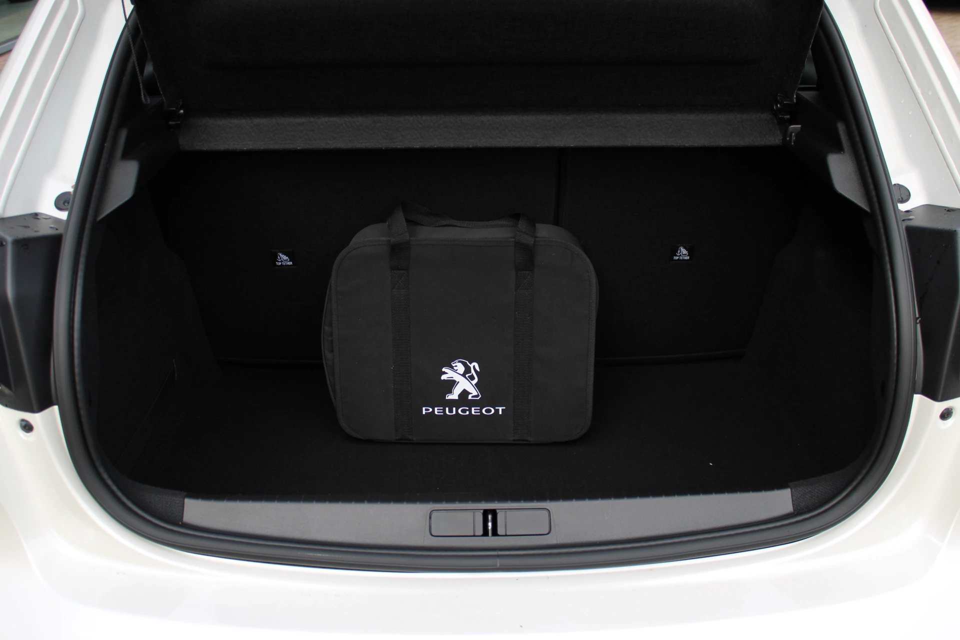 Hoofdafbeelding Peugeot e-208