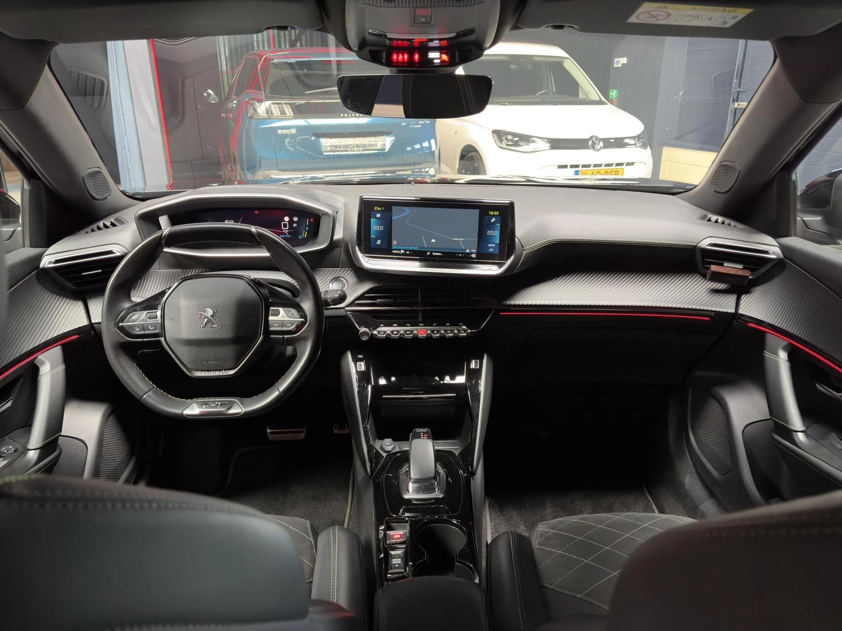 Hoofdafbeelding Peugeot e-2008