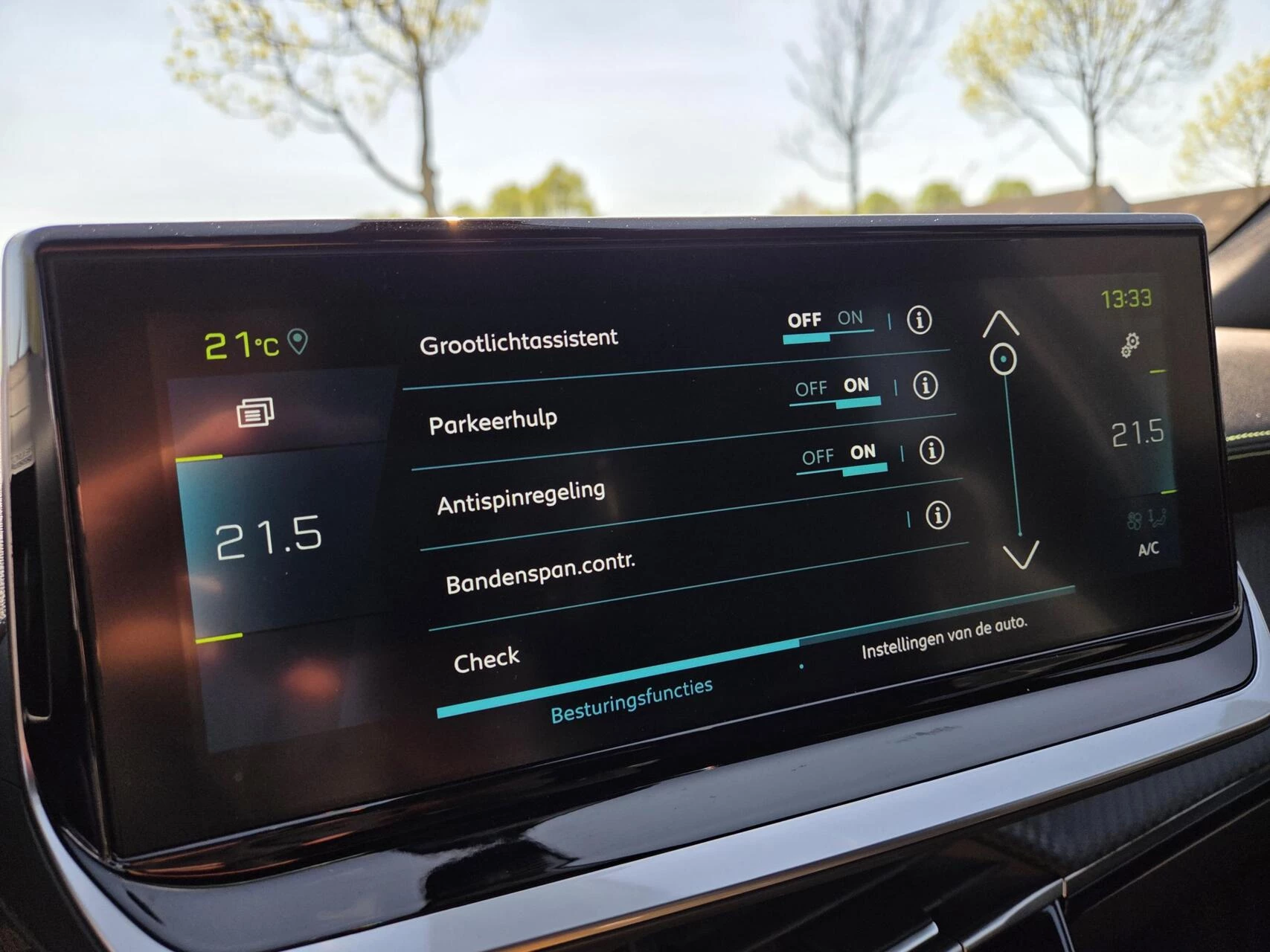 Hoofdafbeelding Peugeot e-2008