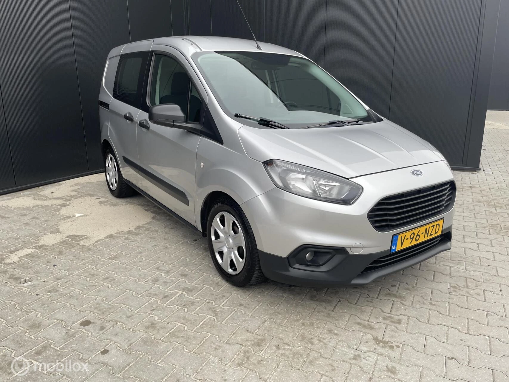 Hoofdafbeelding Ford Transit Courier