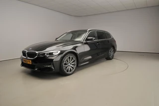 BMW 3 Serie Touring 320i | LED | Navigatie | Sportstoelen | Stoelverwarming | Keyles go | Chrome line | DAB | hifi speakers | Alu 18 inch